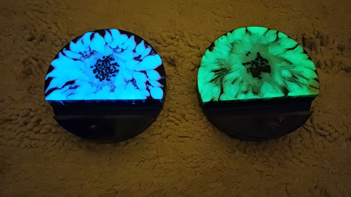 Round Resin Phone Holder, Fish, Frog or Glow in the Dark Anemone, Handmade Water Life Desk Decor, Nature Lover Gift