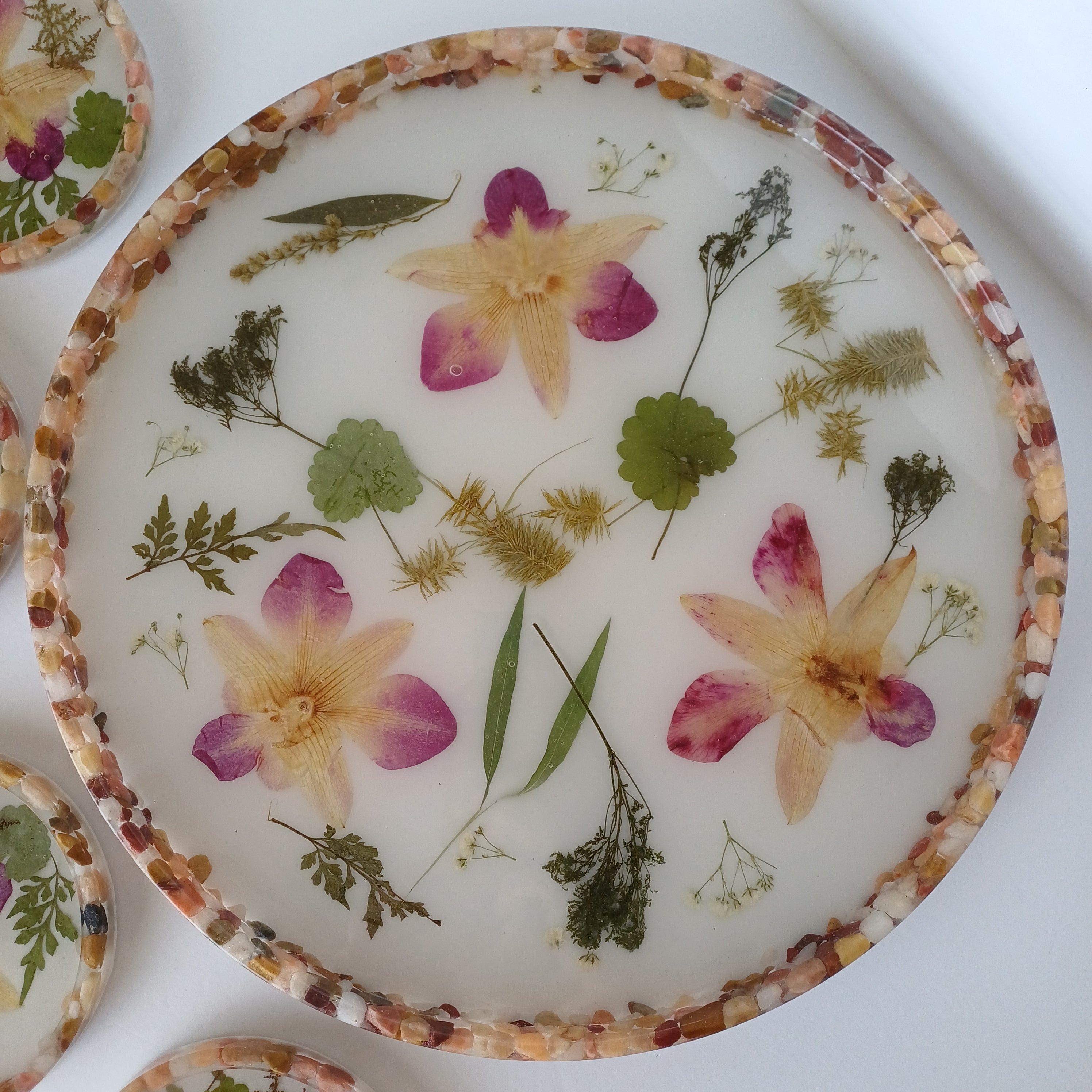 12 in Serving Tray with 4 matching  Coasters, real flower and leaves