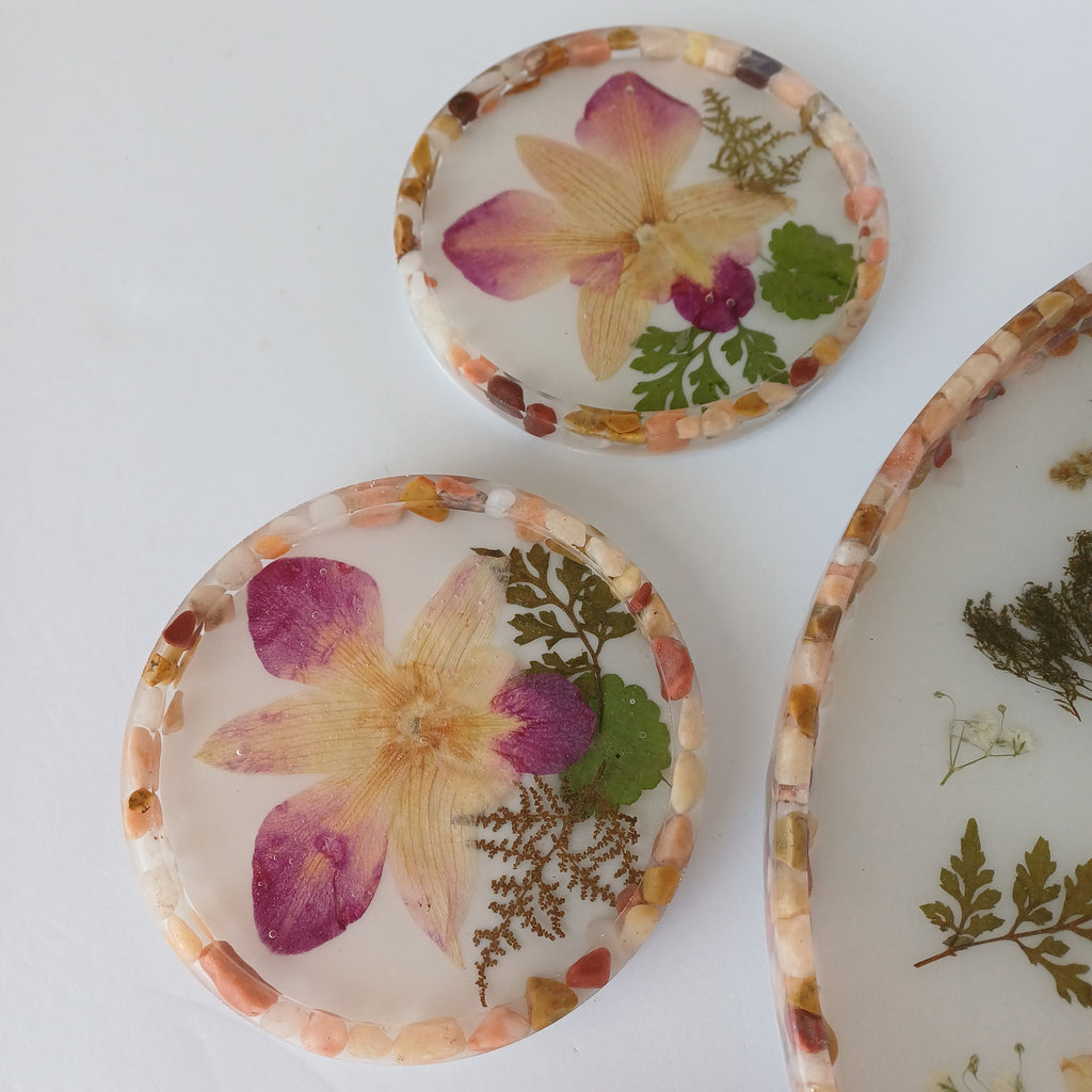 12 in Serving Tray with 4 matching  Coasters, real flower and leaves
