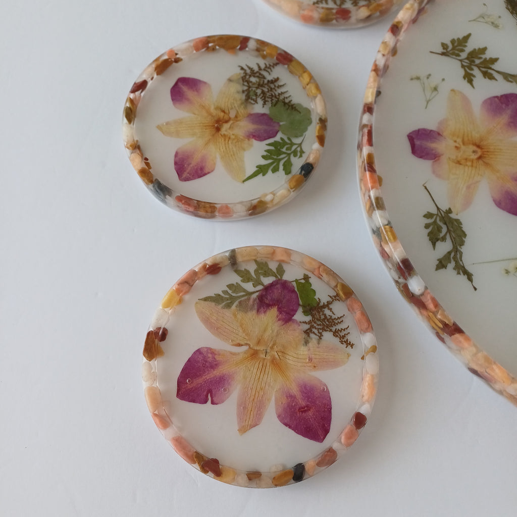 12 in Serving Tray with 4 matching  Coasters, real flower and leaves