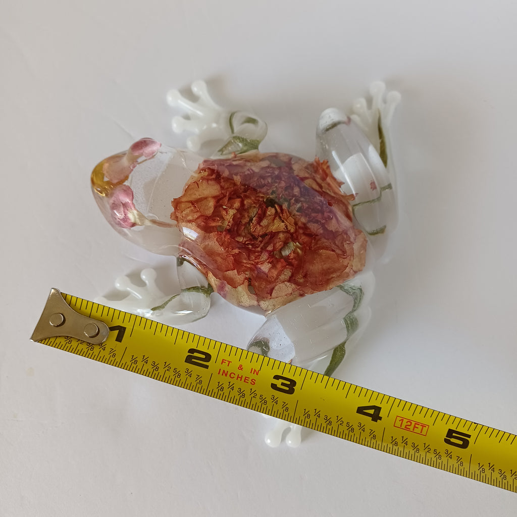 Lucky Coin Frog Resin Figurine with Real Flowers