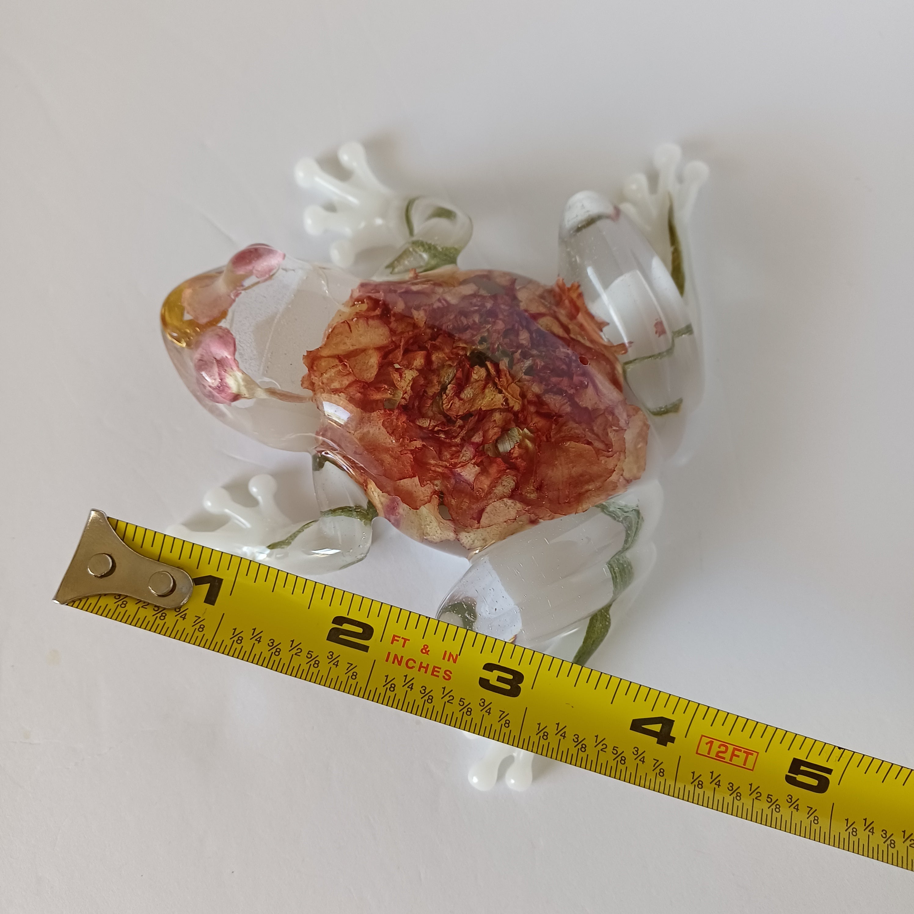 Lucky Coin Frog Resin Figurine with Real Flowers