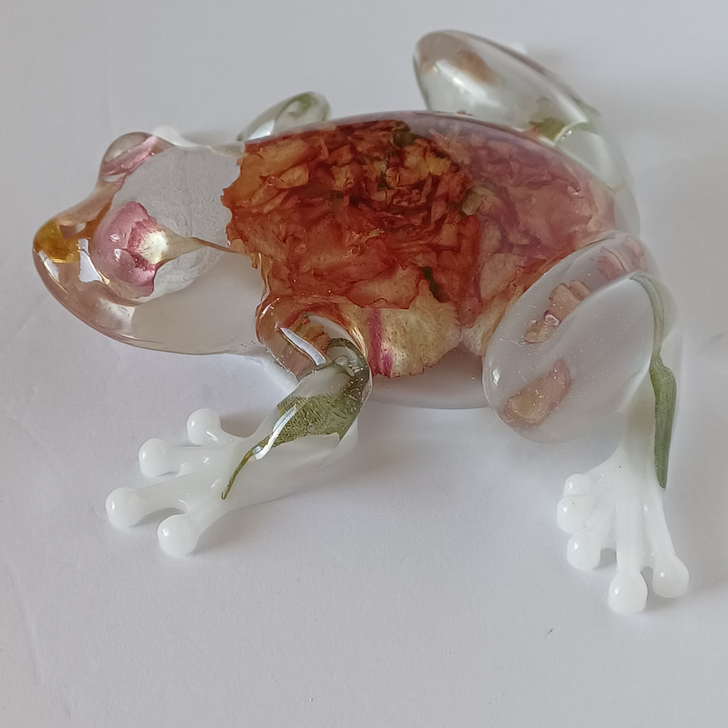 Lucky Coin Frog Resin Figurine with Real Flowers