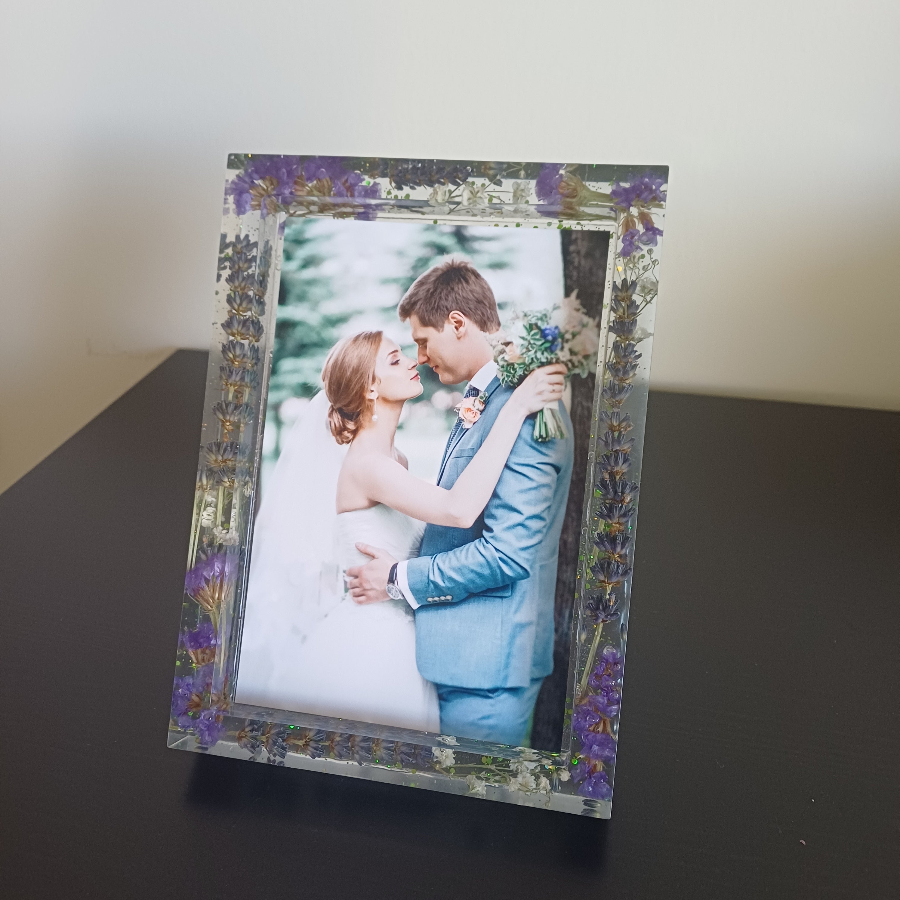 Photo Frame with Real FLowers, 6x4 in Photo Stand Included, Ready or Custom Made