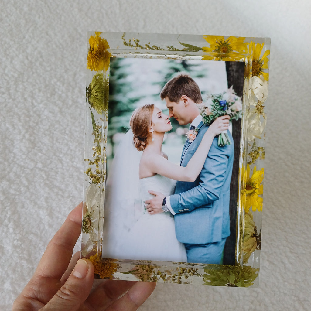 Wedding or Anniversary Photo Gift, Picture Frame with Real Flowers, 6x4 Photo with Stand, Ready to Ship