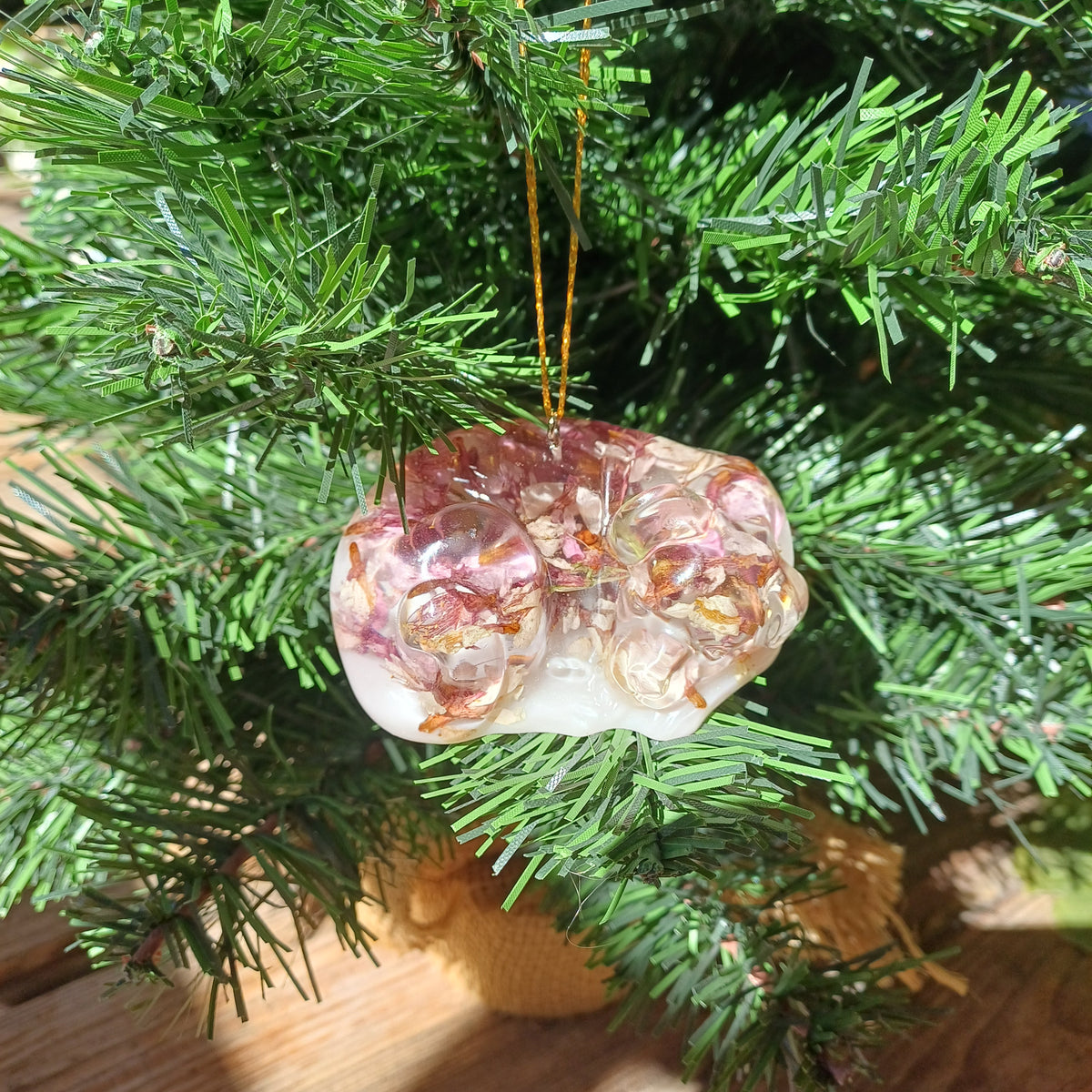 Christmas ornament - handmade resin pet figurine with real pressed flowers, side view