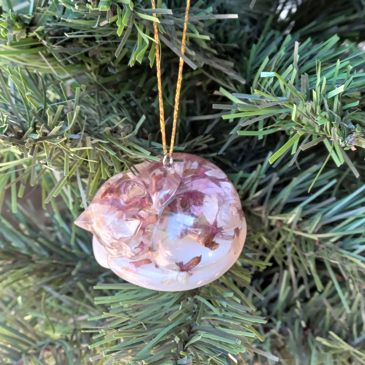 Christmas ornament - handmade resin pet figurine with real pressed flowers, size reference