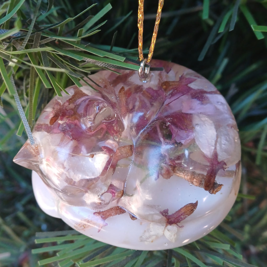 Christmas ornament - handmade resin pet figurine with real pressed flowers, detail view