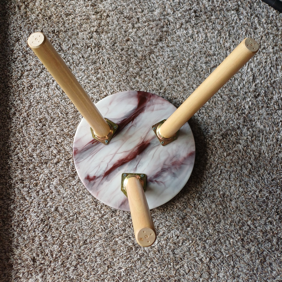 One-of-a-kind round resin table with real leaves and acorns, marbled burgundy and white resin base